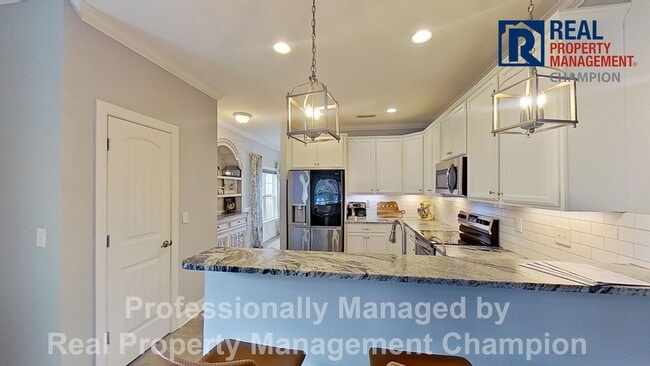 Building Photo - Immaculate 4 BD/3 BA Home w/Screened Porch and Fenced Back Yard