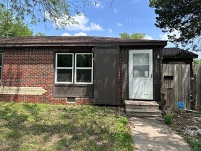 Building Photo - 4722-4724 E 8th St N