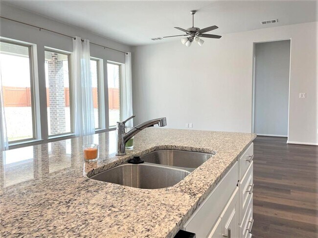 Building Photo - 156 Santa Maria St