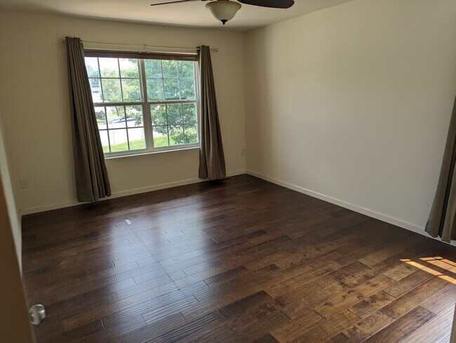 Building Photo - 5 Auction Dr