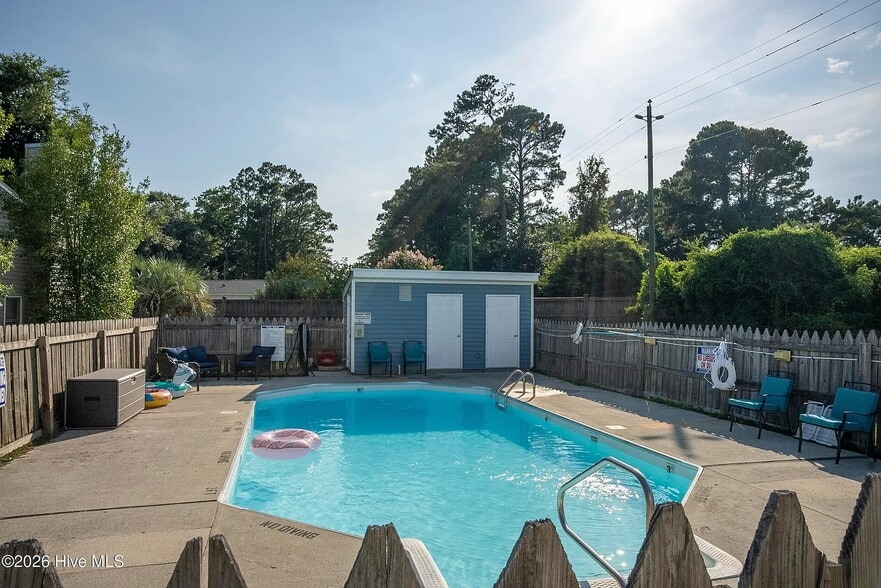 Building Photo - 137 Lullwater Dr