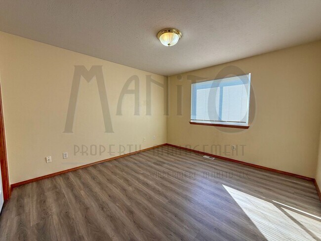 Building Photo - Beautiful Gleneden Heights Home