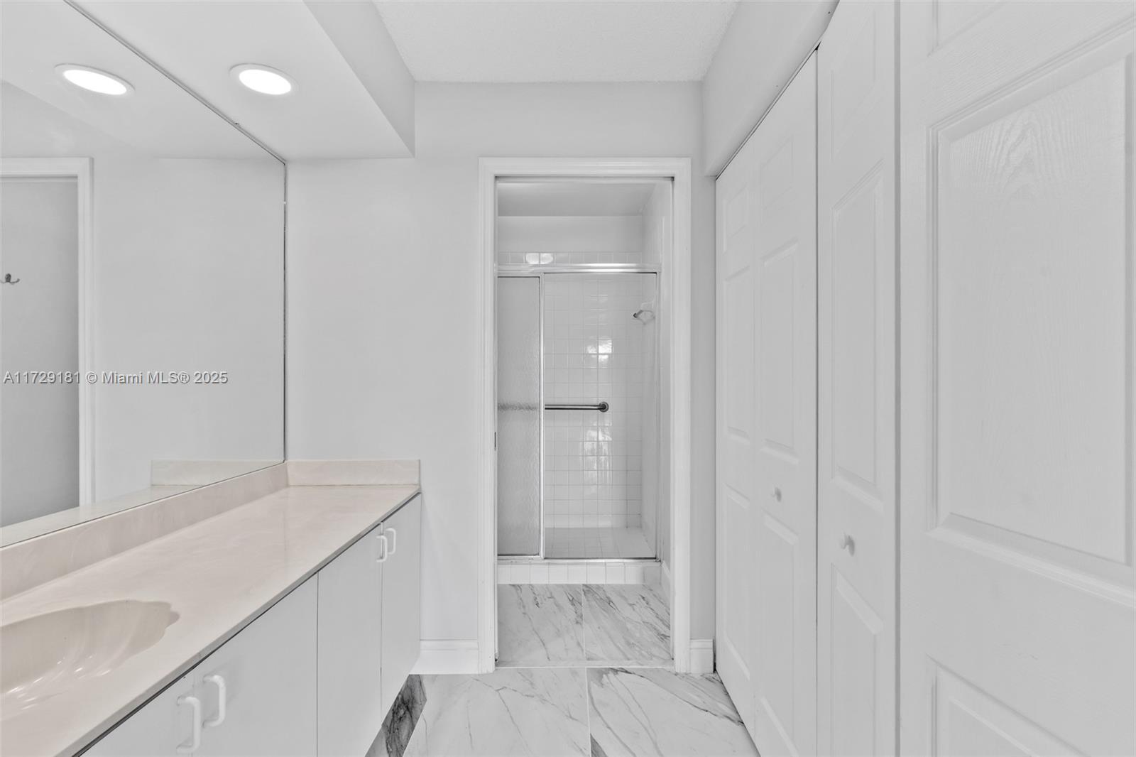 Building Photo - 710 SE 22nd Ln
