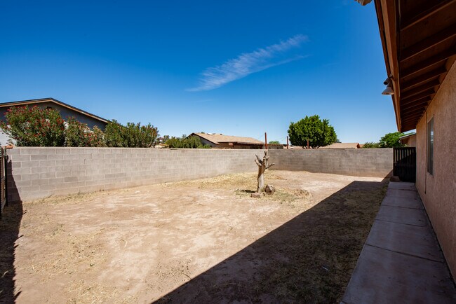 Building Photo - 4598 W 18th Ln