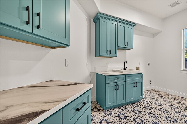 Building Photo - 23003 Two Harbors Glen St