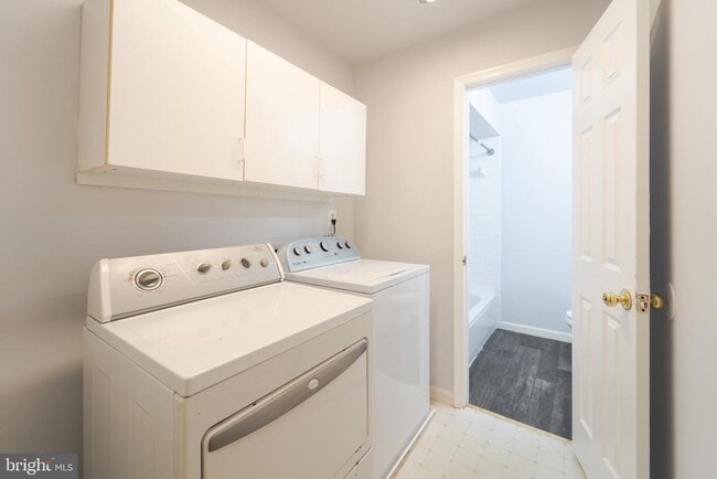 Building Photo - 413 Lakeview Ct