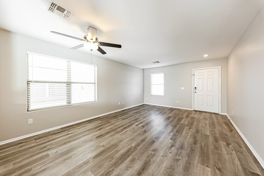 Building Photo - 973 E Doris St