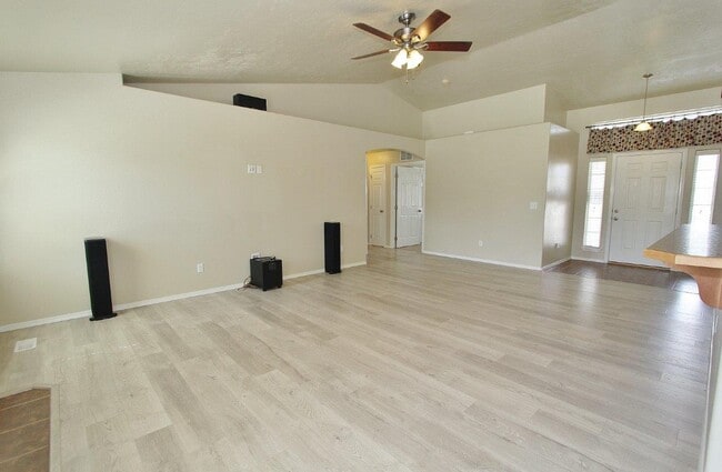 Building Photo - 9138 S Red Delicious Ave