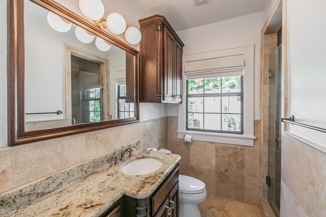 Building Photo - CHARMING and UPDATED 3/2 in The Cultural District