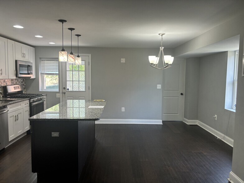 Building Photo - 3573 Shannon Dr