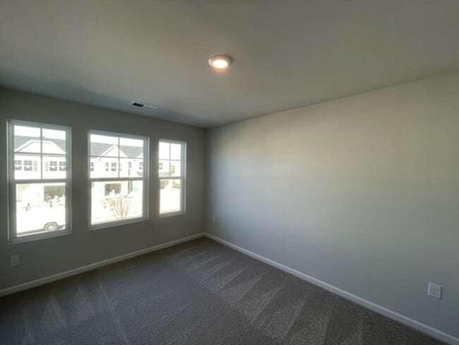 Building Photo - 5010 Tura St
