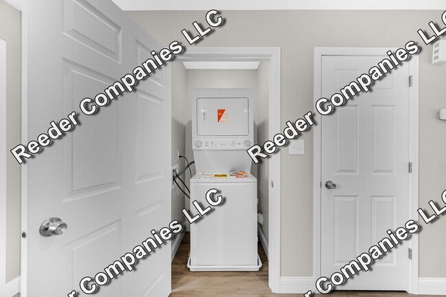 Building Photo - 1032 167th St