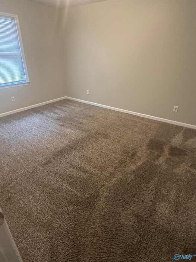 Building Photo - 4500 Bonnell Dr NW