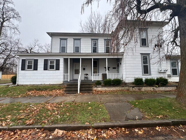 Primary Photo - 3702 S Boots St