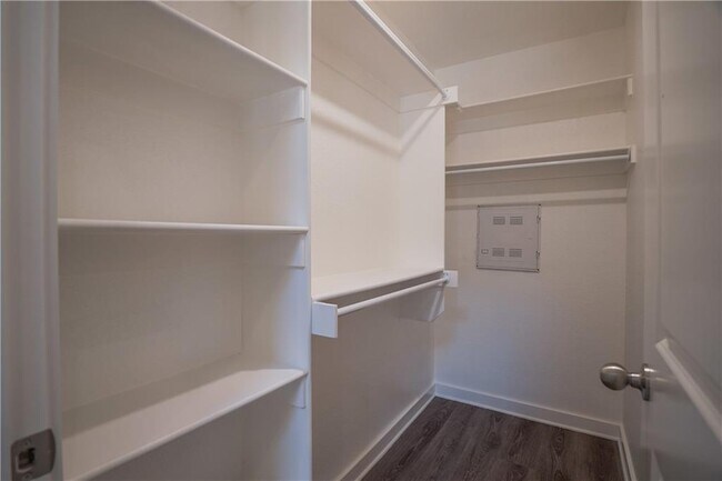 Building Photo - 770 N Honey Locust Bnd