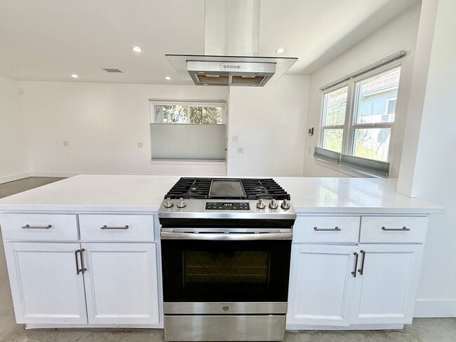 Building Photo - 4232 Verdugo Rd