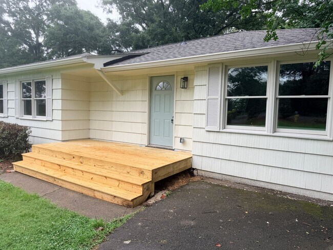 Building Photo - Fully Remodeled in the Heart of West Homewood - Welcome Home
