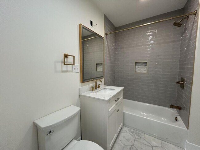 Building Photo - 4 bedroom in Chicago IL 60625