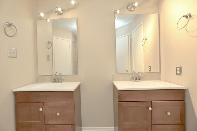 Building Photo - 4243 Yupon Ridge Dr