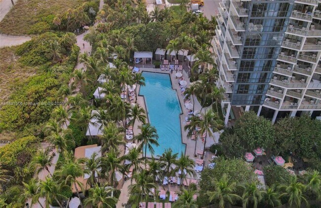 Building Photo - 2201 Collins Ave