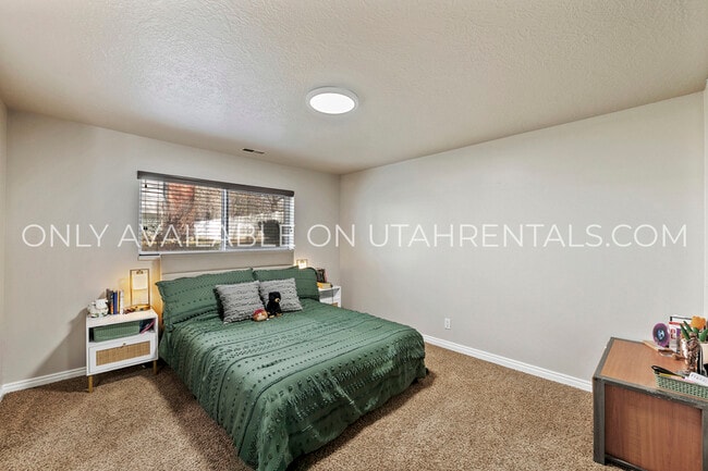 Building Photo - 1660 Willowbrook Dr