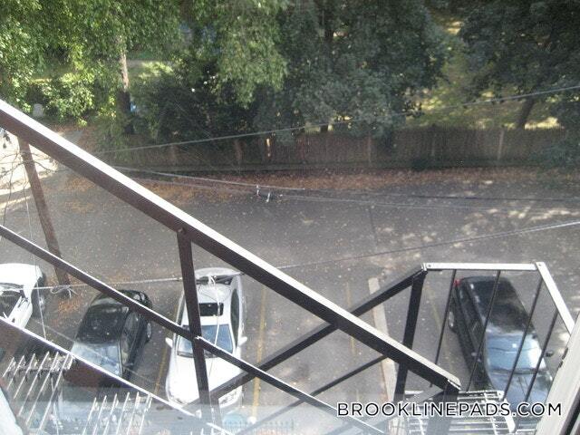 Building Photo - 1077 Beacon St