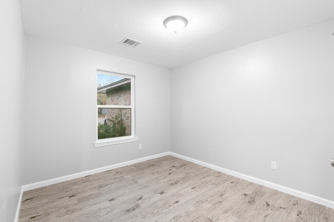 Building Photo - 10922 Village Trail Dr