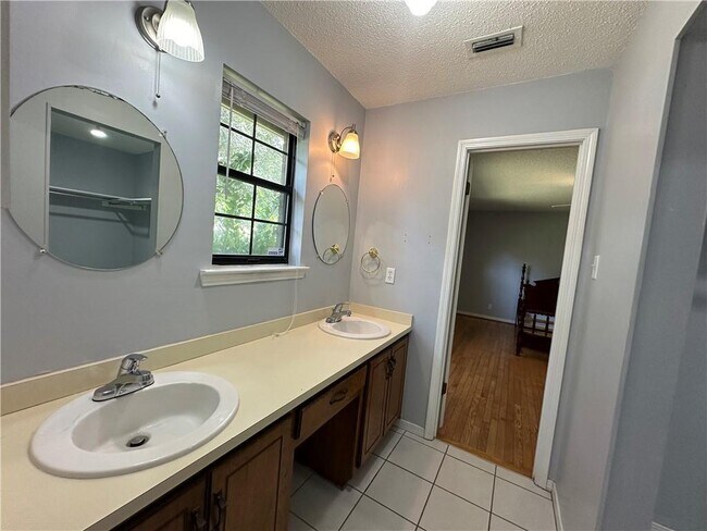 Building Photo - 6750 Browder Dr