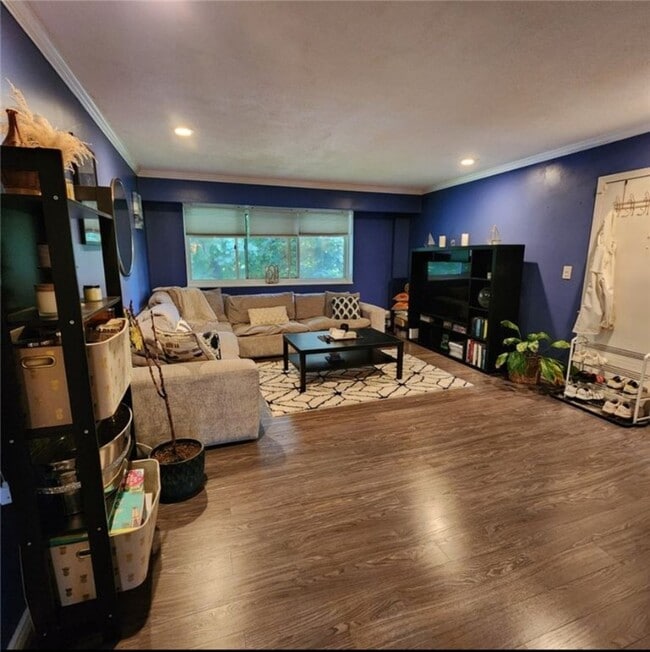 Building Photo - 2450 East Ave