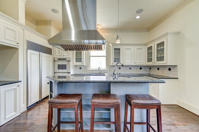 Building Photo - 122 Vieux Carre Dr