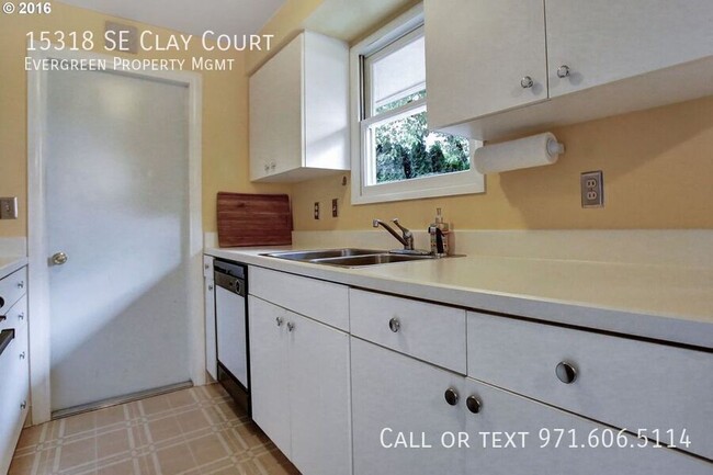 Building Photo - 15318 SE Clay Ct