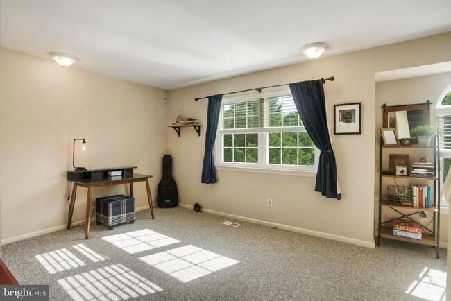 Building Photo - 37 Rampart Dr