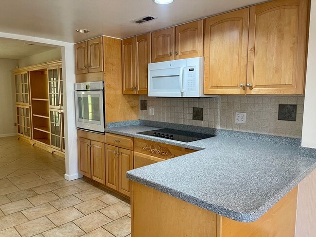 Building Photo - 3 Bed 2.5 Bath Chesapeake Bay Townhome!