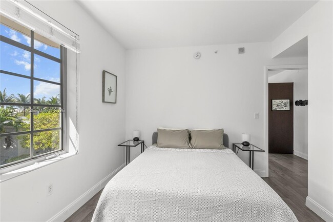 Building Photo - 435 21st St