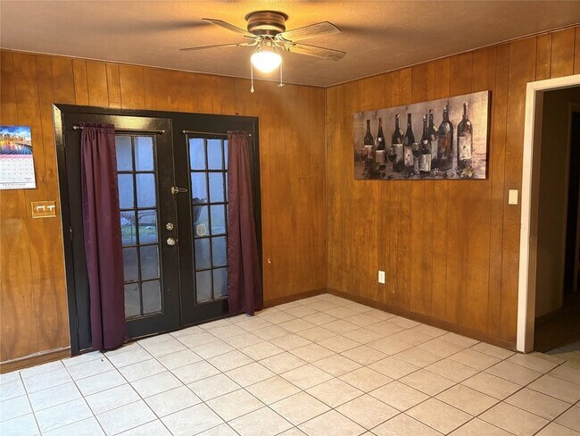 Building Photo - 415 Zinn Dr