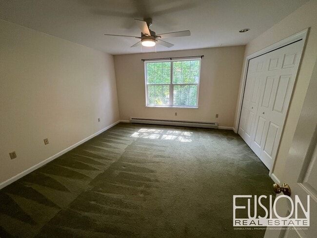Building Photo - Impeccably Maintained 3bd, 2 bth Stonington Circle Condo!