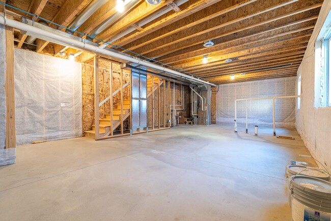 Building Photo - 2021 Built East End home in Great Falls ne...