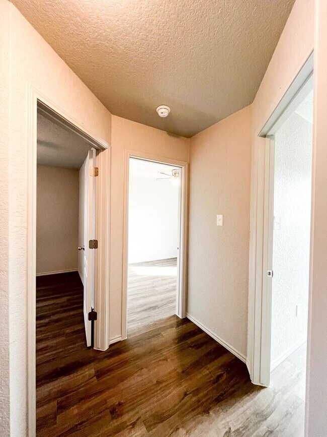 Building Photo - 1606 Risen Star Ln