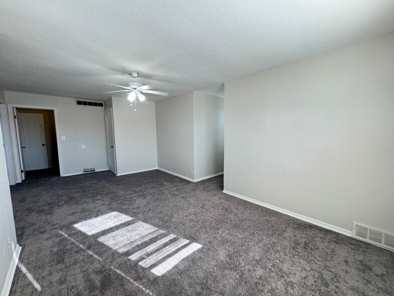 Building Photo - 6007 NW 32nd St