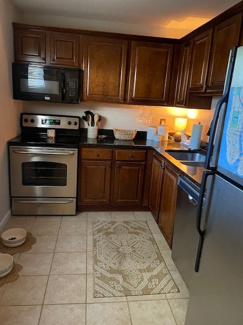 Building Photo - 250 Little St