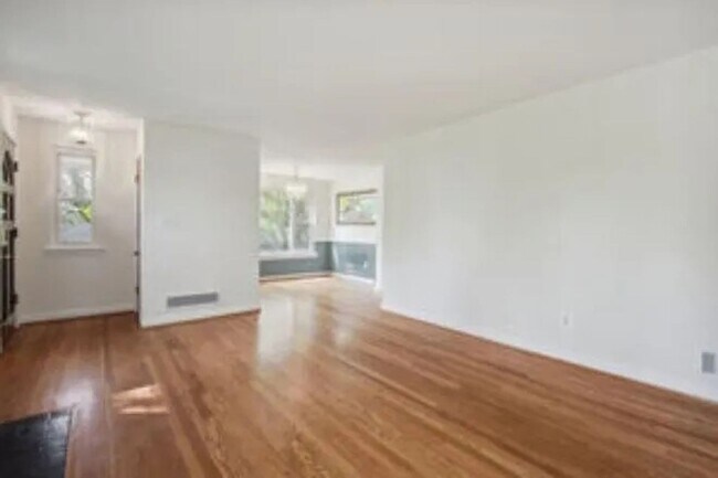 Building Photo - 8413 Spencer Ct
