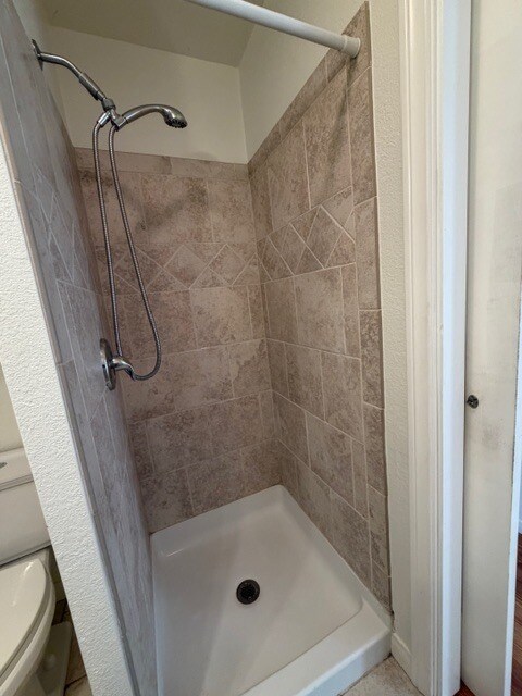 Building Photo - 6322 Clyde Ave