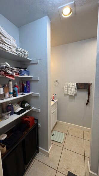 Building Photo - 6809 Blue Dawn Trl