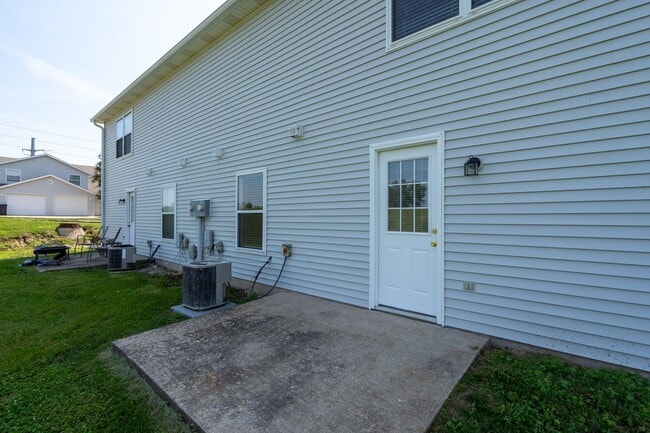 Building Photo - 3515-3517 Prescott Dr.