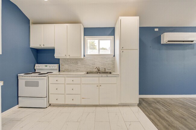 Building Photo - 8709 Knox St