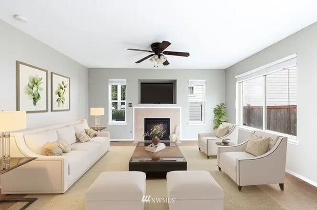 Building Photo - Move in ready home with 4 beds 2.5 bath and 3 car garage