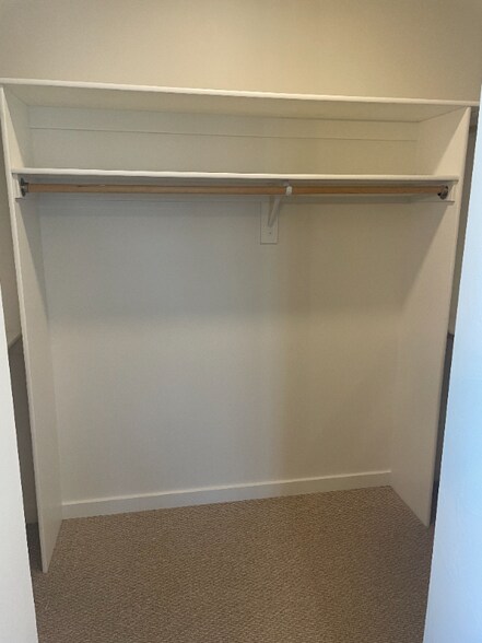 Building Photo - 2222 Willow Dr