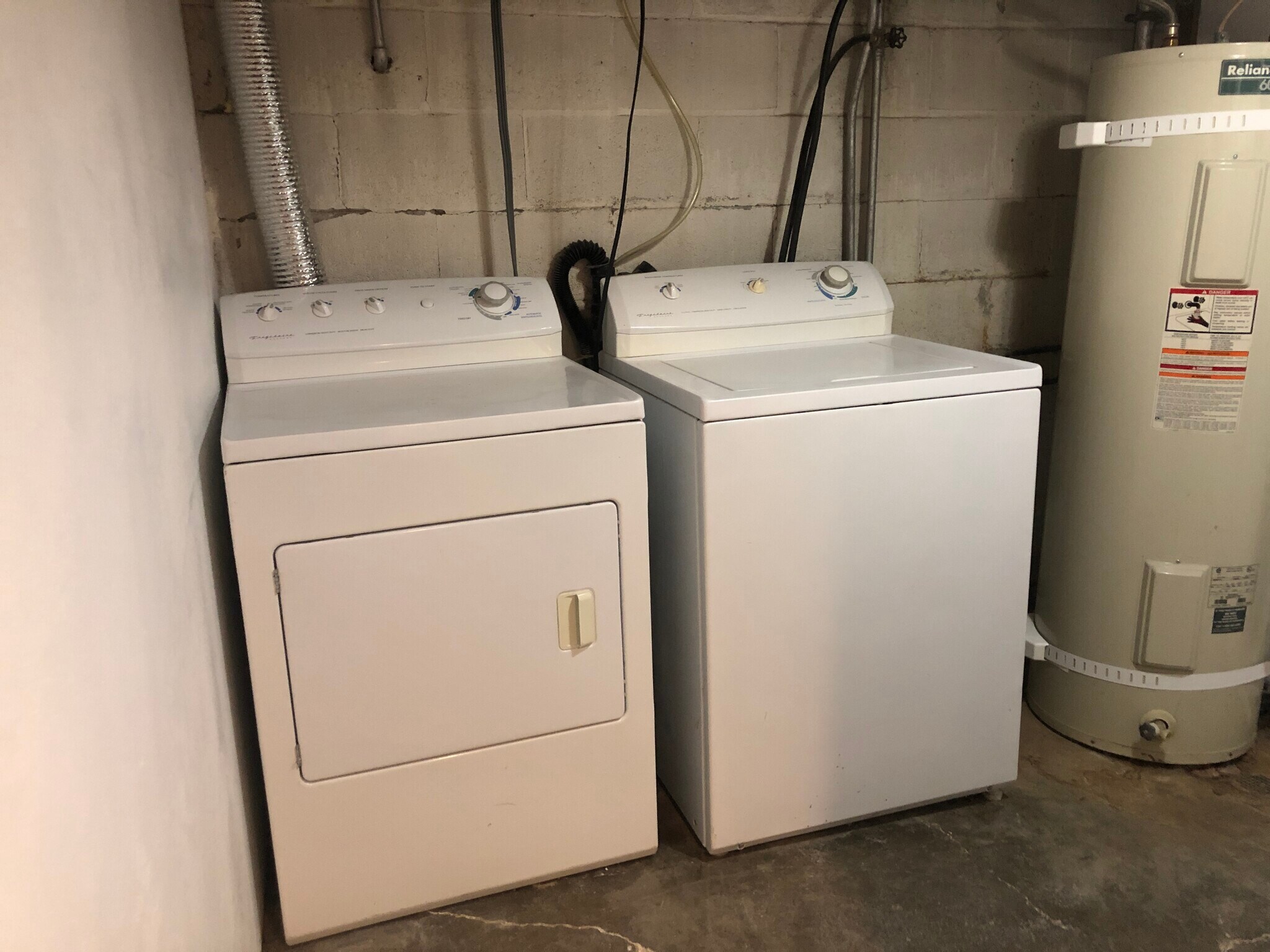 Building Photo - 1150 NE Lake St