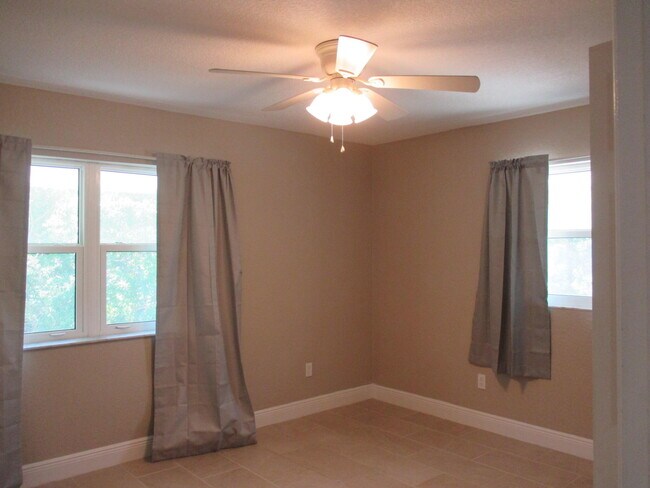 Building Photo - 4100 NE Indian River Dr