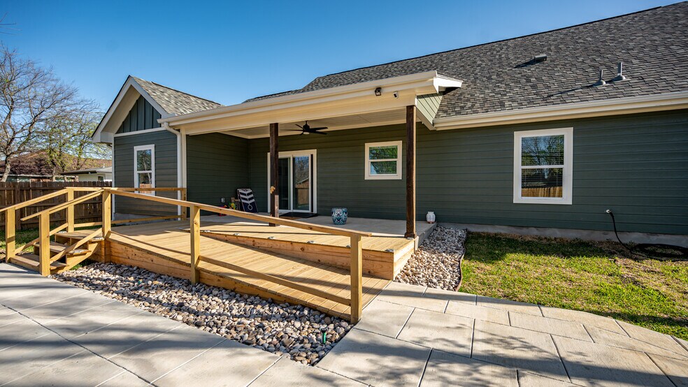 Building Photo - 2617 W Woodlawn Ave